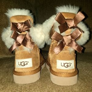 UGG Bailey Bow toddler size 6